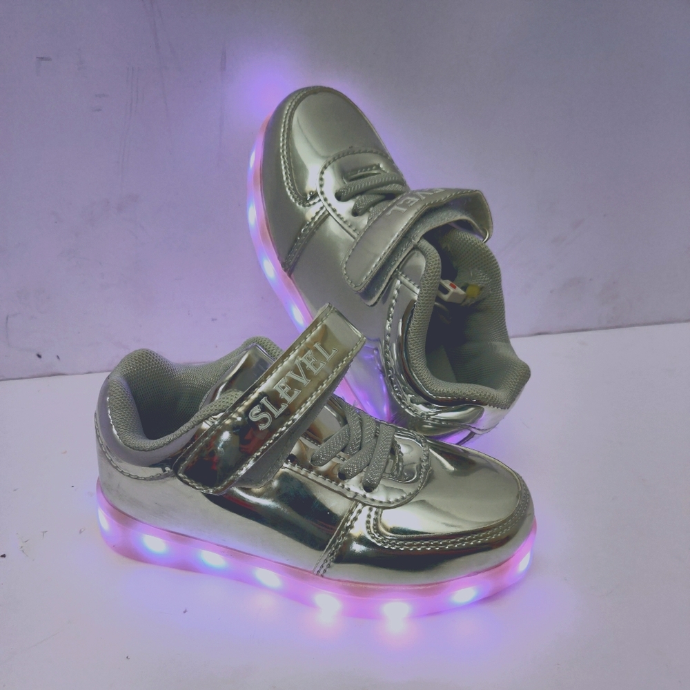 Slevel ~ Light Up Shoes ~ size 27 (10.5)